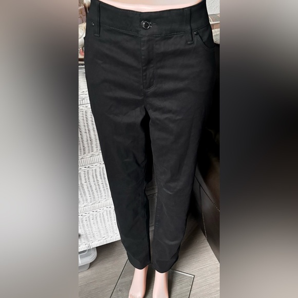 Chico's Pants - Chico’s 53% Cotton Blend mid rise skinny pants in black color Size 12R